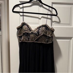 Formal Black and Gold Strapless/straps Gown